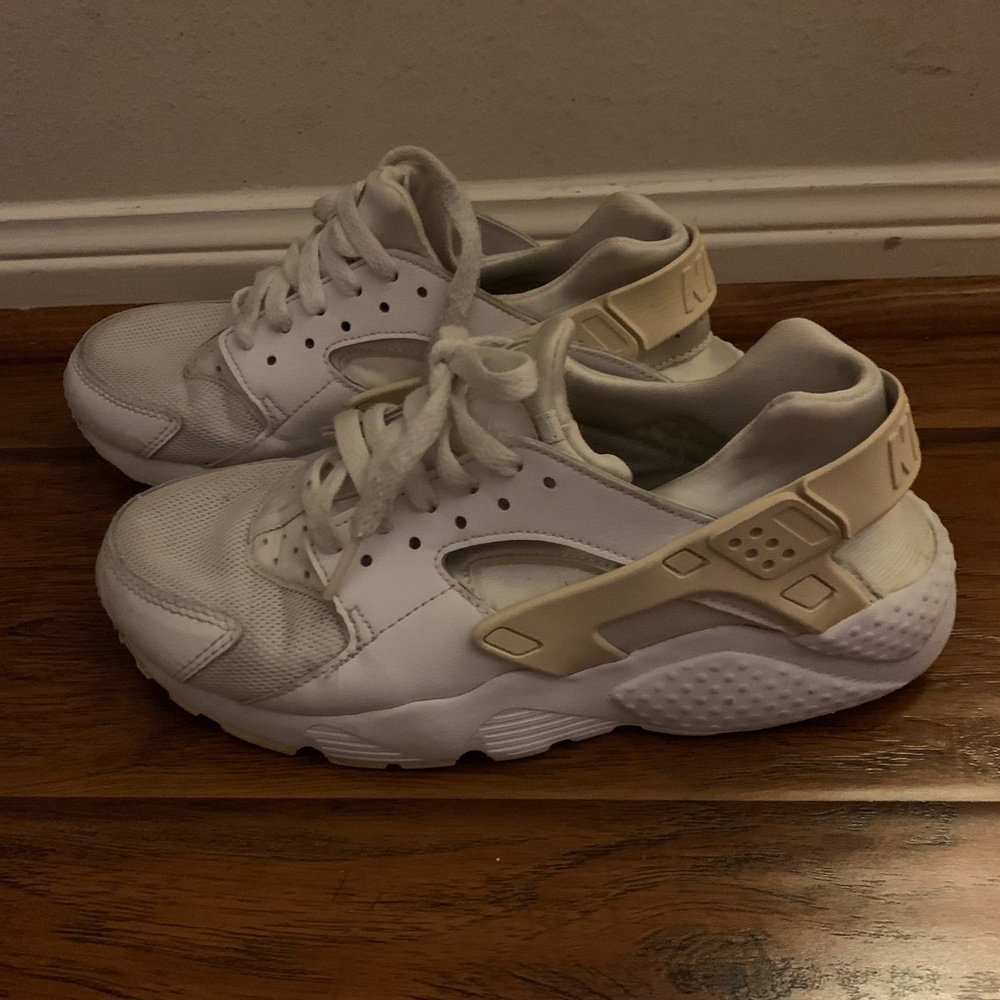 Nike Air Huarache white, size 7 women’s